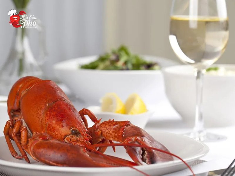 Tôm hùm hấp rượu vang trắng