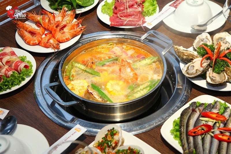 Lẩu hải sản chua cay thích hợp cho những bữa tiệc công ty nhiều người