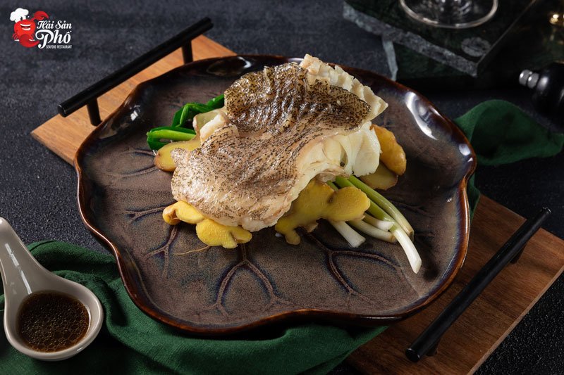 Thực đơn đa dạng, tinh hoa, mang linh hồn của nhà hàng hải sản ngon, níu chân thực khách gần xa.