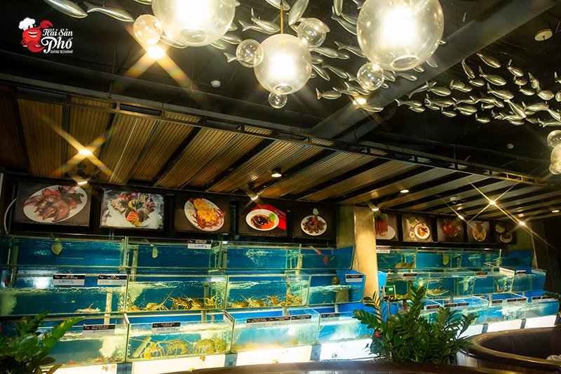 Bể hải sản tươi sống công suất lớn đáp ứng mọi nhu cầu của khách hàng