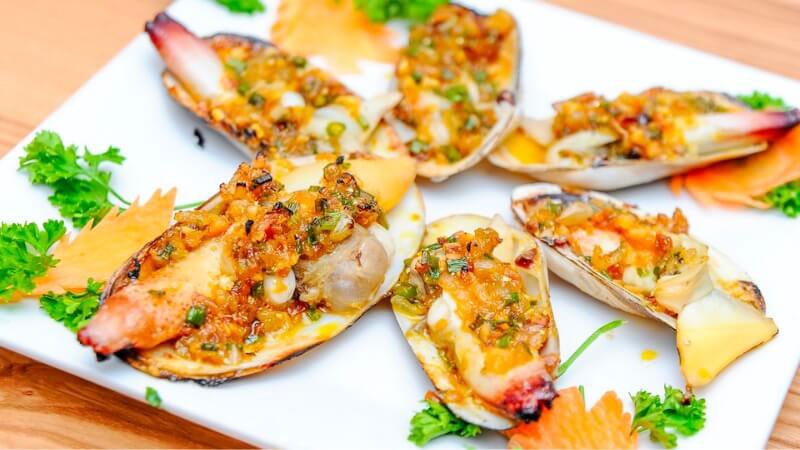 Tu hài nướng mỡ hành thơm, dậy vị.