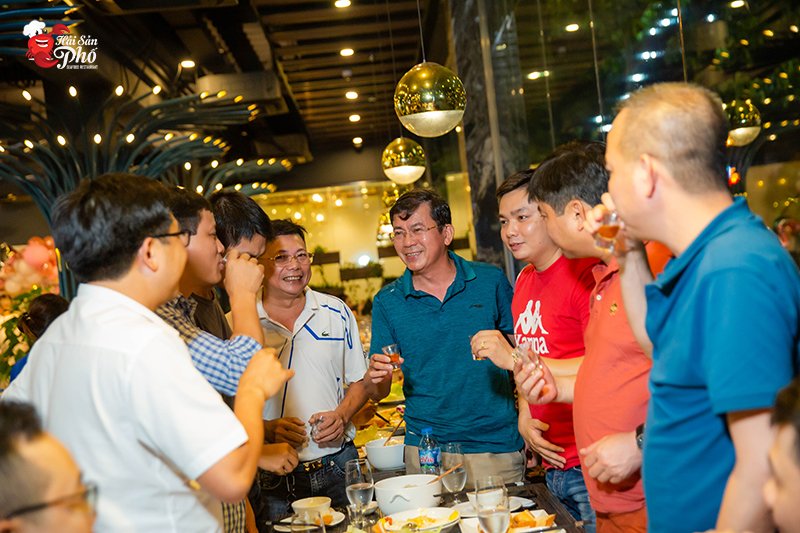 Tiệc tiếp đối tác là bữa tiệc vô cùng quan trọng quyết định sự thành bại của nhiều dự án công việc