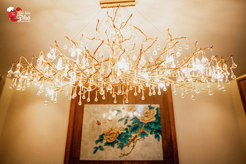 Thiết kế sang trọng với đèn chùm lung linh