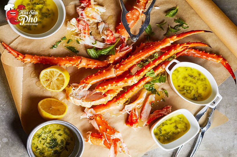 Thịt cua hoàng đế chứa nhiều protein cùng nhiều khoáng chất bổ dưỡng rất tốt cho sức khỏe