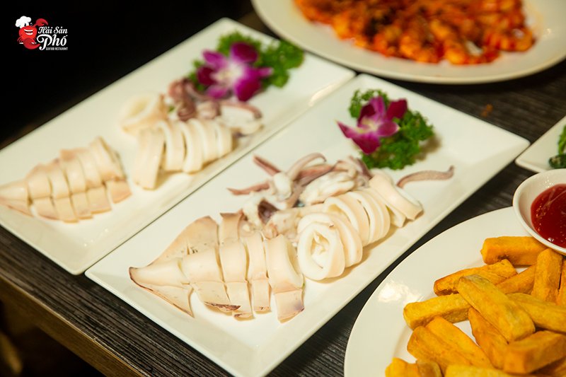 Quý khách sẽ được tư vấn lên thực đơn phù hợp với chi phí tổ chức 