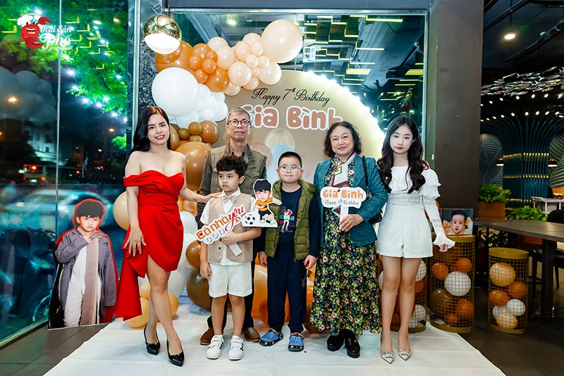 Bữa tiệc sinh nhật của quý khách sẽ được trang trí sinh động, bắt mắt
