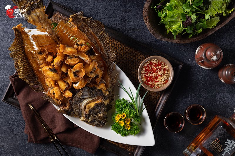 Menu đa dạng với nhiều món ngon được chế biến từ nguồn hải sản tươi sống bơi ngay tại bể