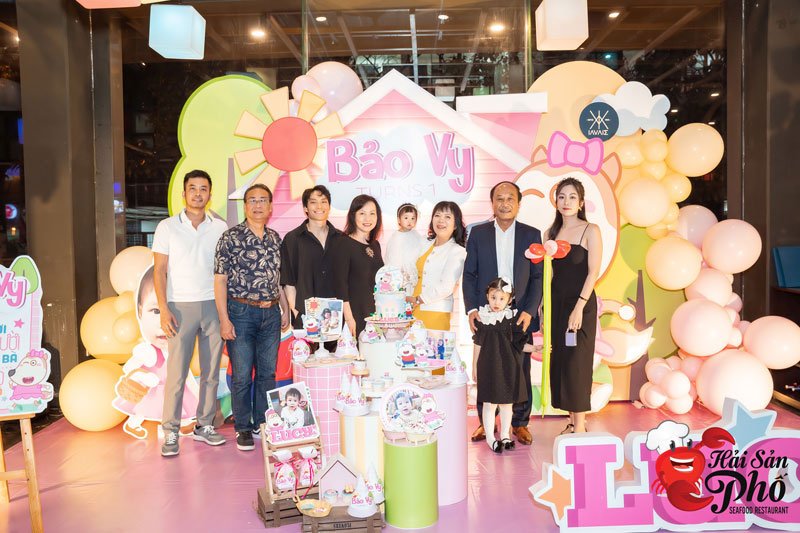 Tiệc sinh nhật các thành viên trong gia đình đầy ấm cúng tại Hải Sản Phố.