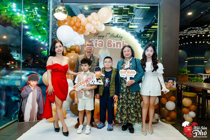 Những bữa tiệc sinh nhật tại nhà hàng luôn không ngừng đổi mới và sáng tạo.