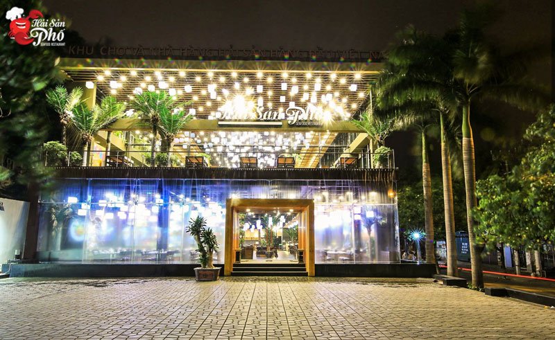 Tọa lạc tại những vị trí đẹp là tiêu chí đầu cho nhà hàng tổ chức tiệc.