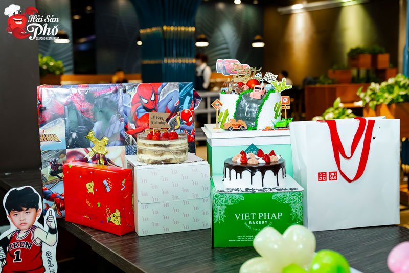 Là nhà hàng đặt tiệc thôi nôi cho bé lý tưởng, Hải Sản Phố luôn chỉn chu và tỉ mẩn trong khâu tổ chức.