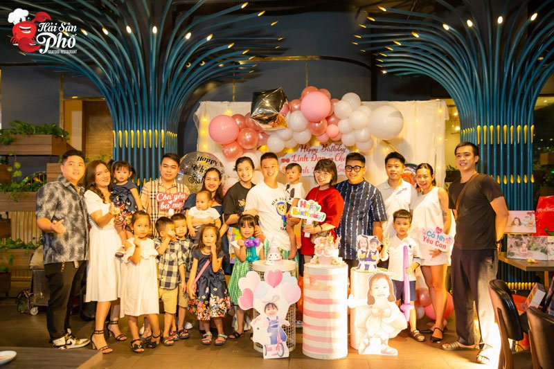 Tiệc sinh nhật, tiệc thôi nôi, tiệc gia đình, tiệc công ty,... tất cả đều được Hải Sản Phố đáp ứng một cách trọn vẹn nhất.