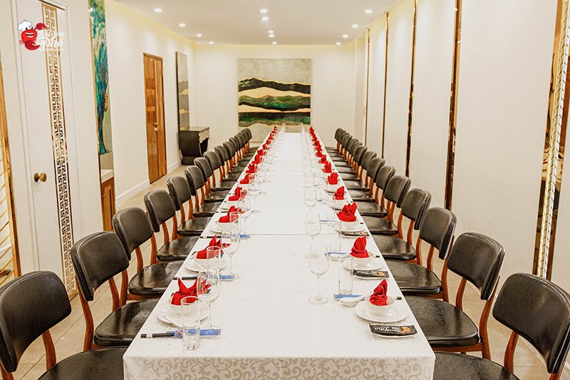 Phòng VIP có sức chứa từ 4 - 45 người, được trang bị đầy đủ tiện ích
