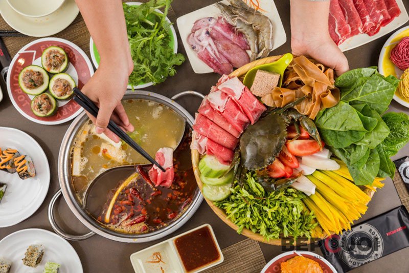 Thưởng thức lẩu mùa se lạnh sẽ khiến món ăn ngon hơn.