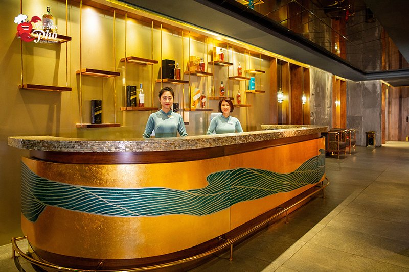 Đội ngũ phục vụ chuyên nghiệp, luôn đáp ứng mọi nhu cầu của quý khách  