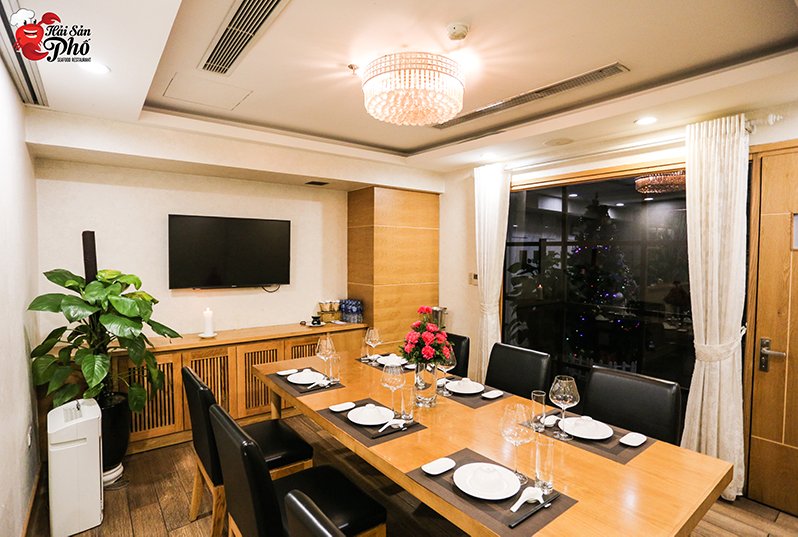 Các phòng riêng được trang bị đầy đủ tiện nghi với tivi, âm thanh, ánh sáng