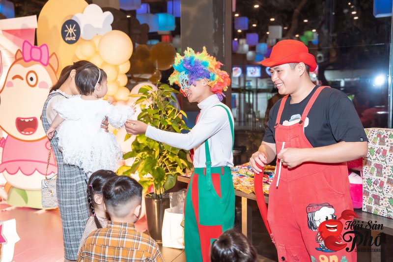 Các hoạt động hoạt náo rất được các con yêu thích