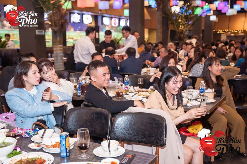 Nhiều hoạt động được tổ chức chuyên nghiệp khiến không khí luôn vui vẻ, thoải mái