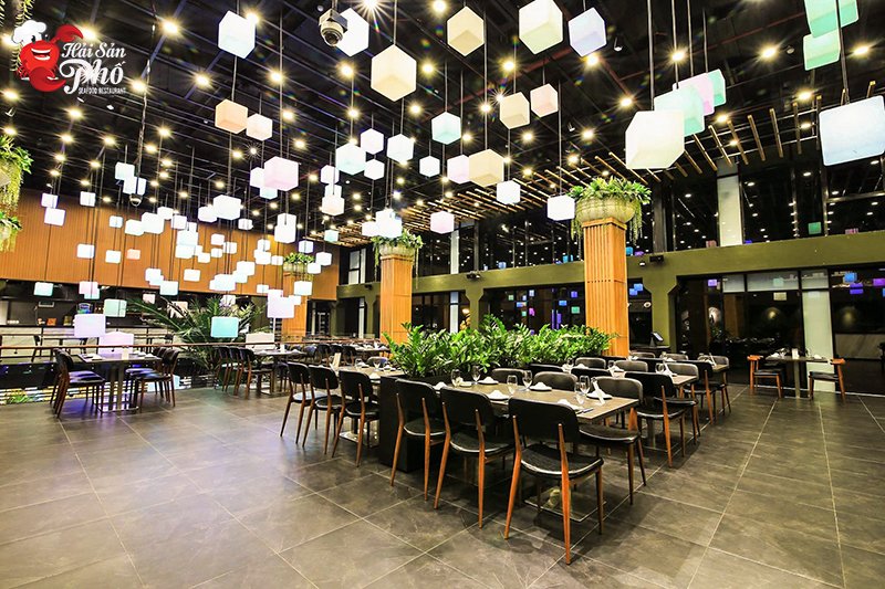 Không gian sang trọng, rộng rãi tại Hải Sản Phố 48 Liễu Giai
