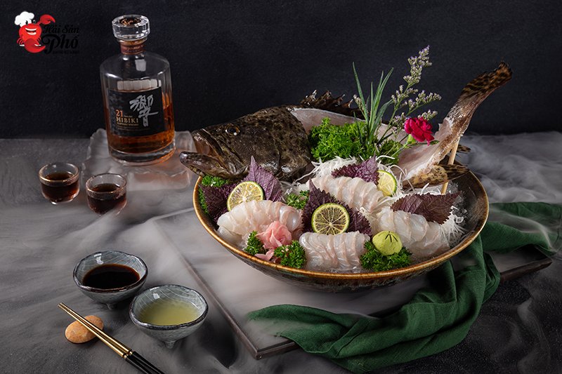 Các món ăn hải sản đầy hấp dẫn, tươi ngon được bày trí đẹp mắt, sang trọng