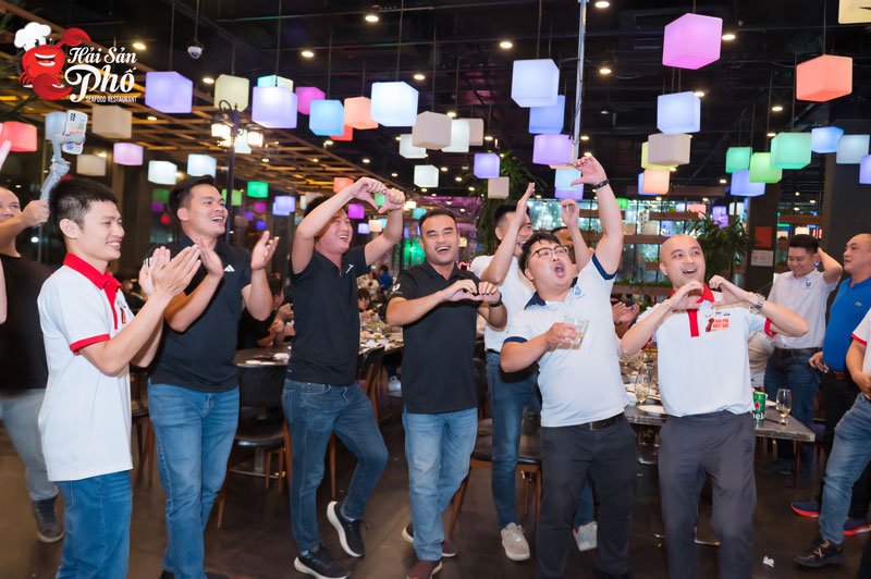 Những hoạt động đặc biệt vui vẻ sẽ khiến bữa tối của quý khách trở nên đáng nhớ hơn bao giờ hết. 