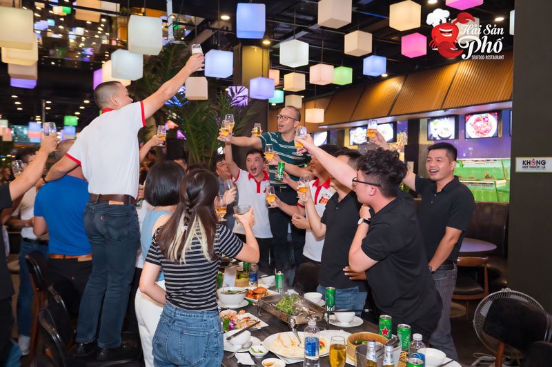 Không khí vui vẻ bất tận ngập tràn tại Special Dinner Show.