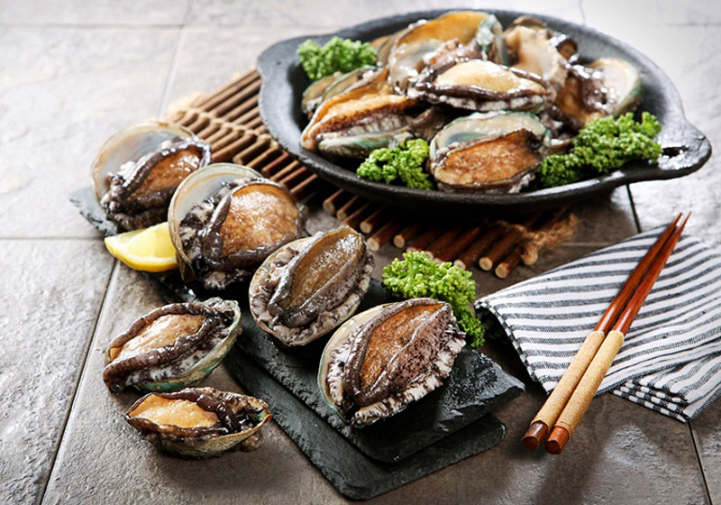 Bào ngư Hàn Quốc là một trong những loại bào ngư nổi tiếng toàn thế giới bởi vị ngon đặc trưng và chất lượng cao.