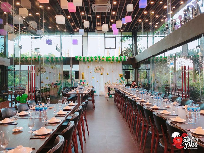 Đặt tiệc sinh nhật ở đâu luôn là trăn trở của khách hàng mong muốn có một địa điểm tổ chức chào đón tuổi mới đong đầy ý nghĩa.