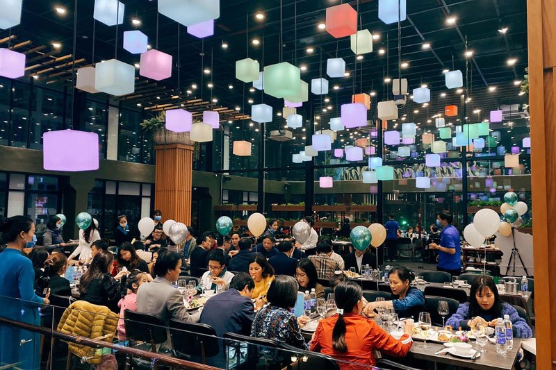 Sảnh chung lớn tại Hải Sản Phố 48 Liễu Giai.