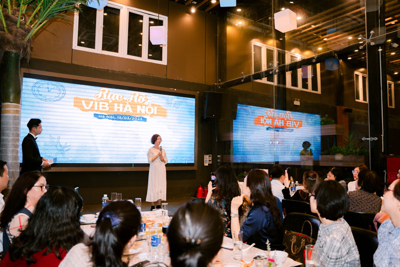 Hệ thống sân khấu, màn hình, âm thanh, ánh sáng hiện đại sẽ là điểm cộng khi tổ chức tiệc cuối năm.