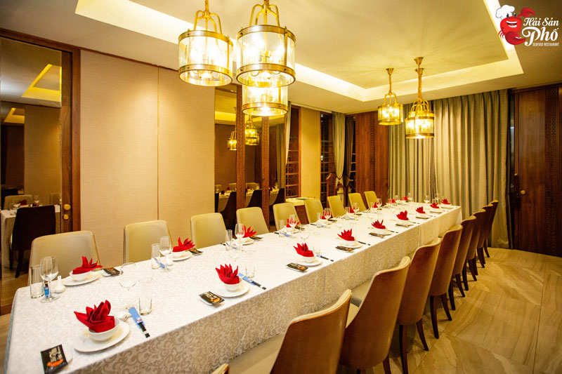 Phòng riêng hơi hướng cổ điển, mang đậm sắc màu văn hóa tại 15 Trần Khánh Dư.