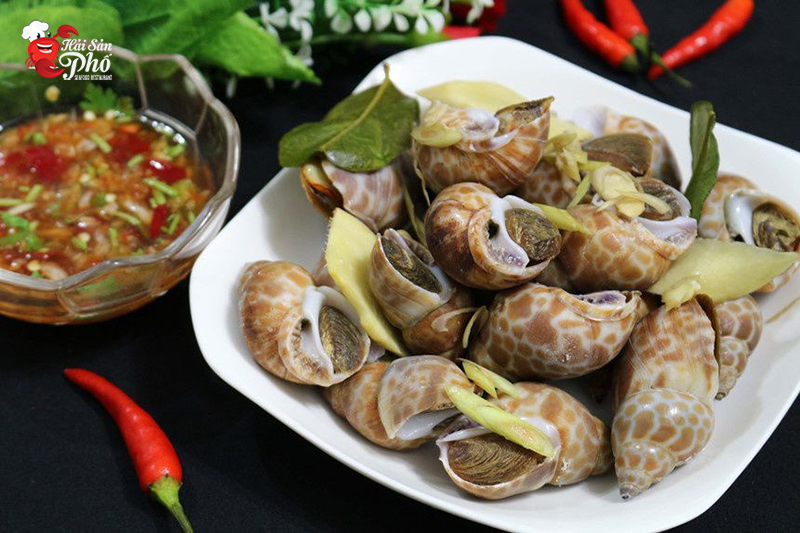 Món ốc hương hấp sả là món ăn quen thuộc, được nhiều người yêu thích