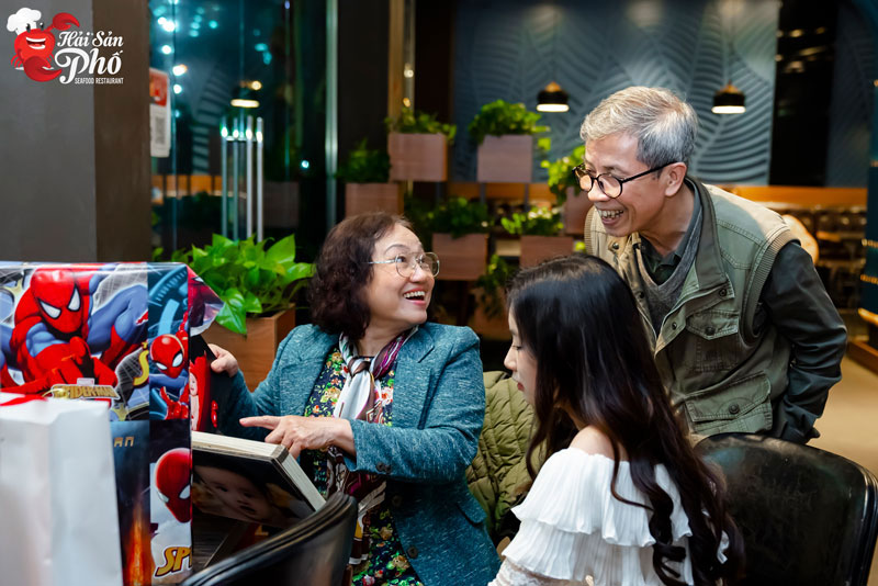 Gia đình sẽ thoải mái chuyện trò hơn tại phòng riêng.