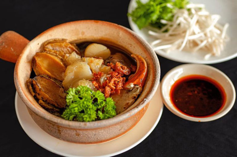 Soup bào ngư sang trọng sẽ là điểm nhấn cho thực đơn đặt tiệc 20/10 của thực khách.
