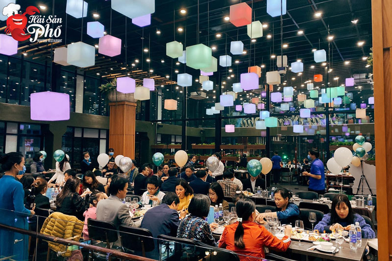 Tiệc cuối năm tại nhà hàng luôn dễ dàng, chuyên nghiệp và tiện lợi.