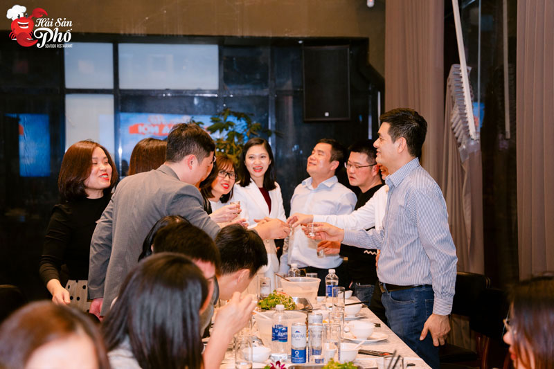 Hình ảnh một doanh nghiệp có văn hóa doanh nghiệp tốt, nhân viên hạnh phúc sẽ mang tới lợi ích cho công ty.