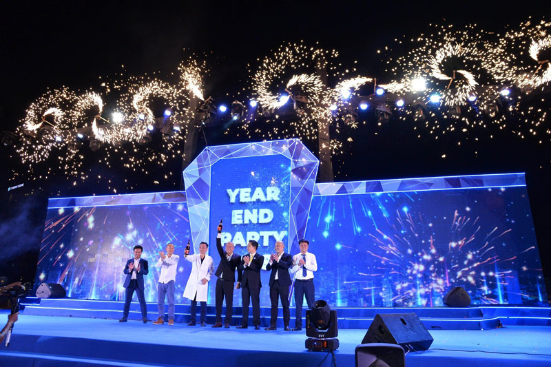 Ý tưởng Year End Party ngoài trời mang tới sự thoải mái cho các hoạt động quy mô. 