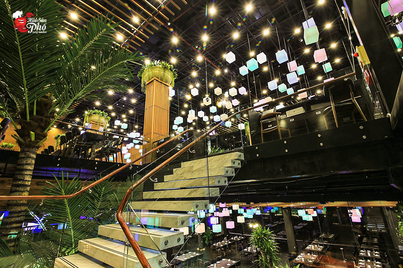 Không gian hai tầng rộng lớn với thiết kế hiện đại