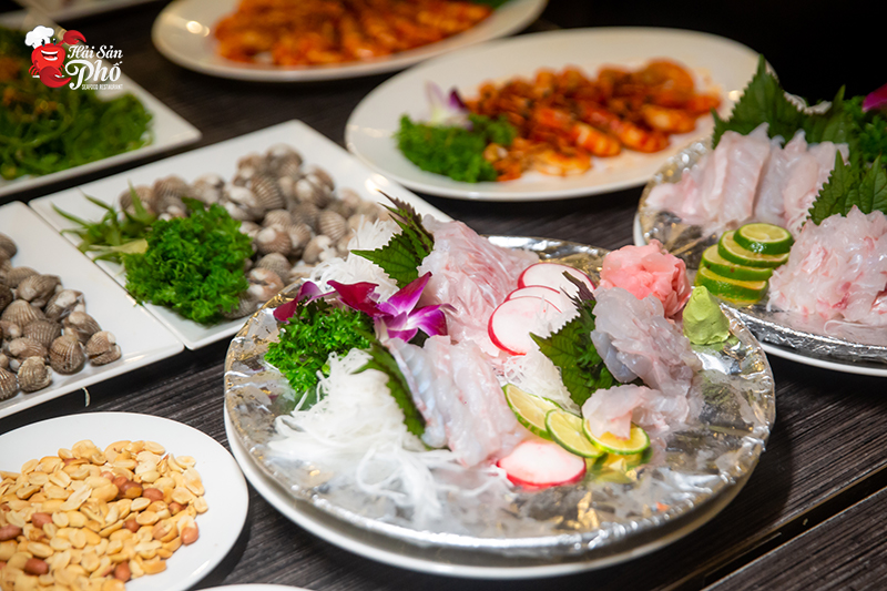 Thực đơn tiệc cuối năm đa dạng với nhiều món ngon từ hải sản
