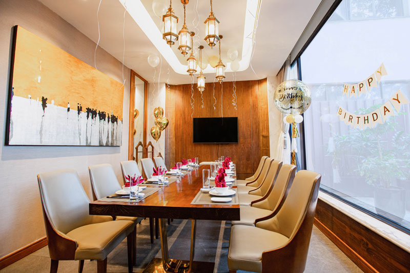 Các phòng VIP được trang bị TV hiện đại, phục vụ cho các bữa tiệc đầy ắp niềm vui.