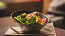 8 món salad giảm cân dễ làm giúp Mẹ giữ dáng dịp cuối năm