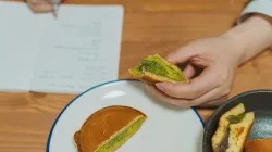 Bánh đậu đỏ cho bé mùa thi: cách làm bánh rán nhân đậu đỏ