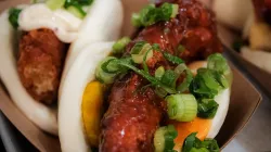 Bánh rán kẹp thịt bữa sáng: 3 công thức vỏ giòn xốp, nhân đậm đà