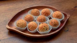 Bánh rán xiên que mini: nhân ngọt mặn cho bữa xế tràn năng lượng