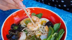 Bún quậy Phú Quốc tại nhà: cách làm sợi bún, chả tôm và nước chấm