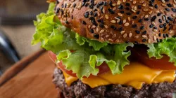 Cách làm hamburger tại nhà: 6 biến tấu cho bữa sáng kiểu Âu