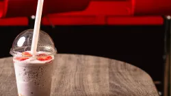 Smoothie trà sữa dâu tươi 2 trong 1: cách làm mát lạnh, béo thơm