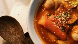 Cách nấu tokbokki bánh gạo cay chuẩn vị Hàn Quốc tại nhà
