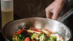 Lợi ích của việc tự nấu ăn tại nhà: 6 điều ít ai biết