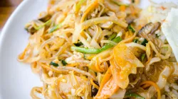 Miến xào cua: 5 cách làm ngon, sợi dai không nát tại nhà
